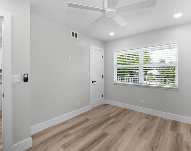 200 N El Mar Drive - Photo Thumbnail 10