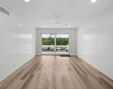 200 N El Mar Drive - Photo Thumbnail 8