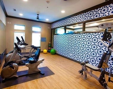 817 Colcord Ave - Photo Thumbnail 9