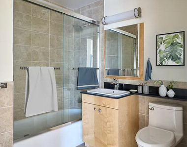 34-46 Vernon Boulevard - Photo Thumbnail 4
