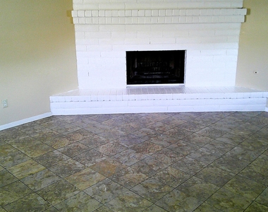 3022 E Glen Drive - Photo Thumbnail 3