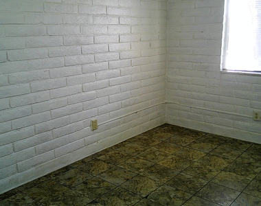 3022 E Glen Drive - Photo Thumbnail 4