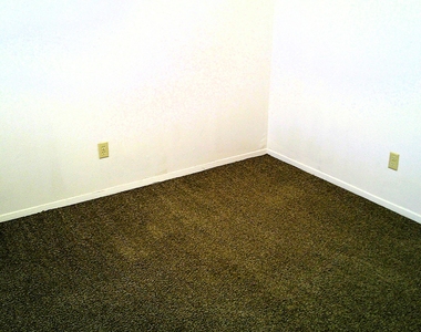 3022 E Glen Drive - Photo Thumbnail 9