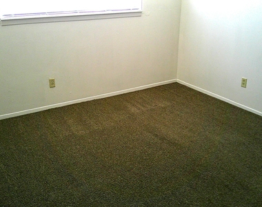 3022 E Glen Drive - Photo Thumbnail 12