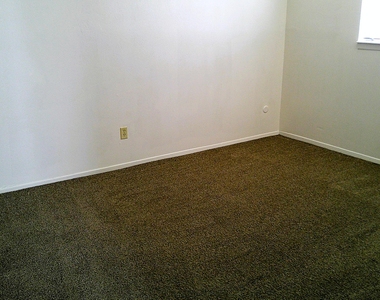 3022 E Glen Drive - Photo Thumbnail 11