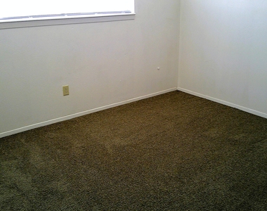 3022 E Glen Drive - Photo Thumbnail 8