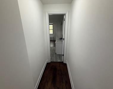 147  East 72nd Street - Photo Thumbnail 3