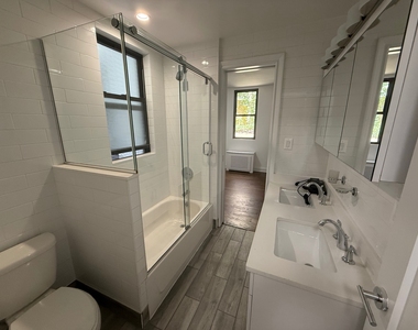 147  East 72nd Street - Photo Thumbnail 4