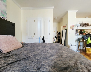 400 East 90th Street - Photo Thumbnail 2