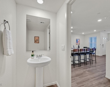 1906 Arietta Vista Street - Photo Thumbnail 10