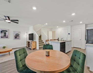 1906 Arietta Vista Street - Photo Thumbnail 6