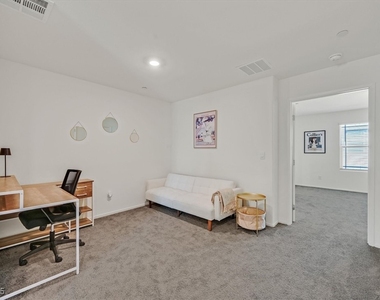 1906 Arietta Vista Street - Photo Thumbnail 11