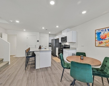 1906 Arietta Vista Street - Photo Thumbnail 4