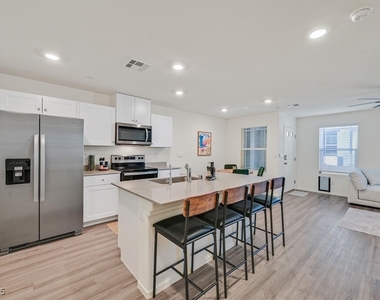 1906 Arietta Vista Street - Photo Thumbnail 9