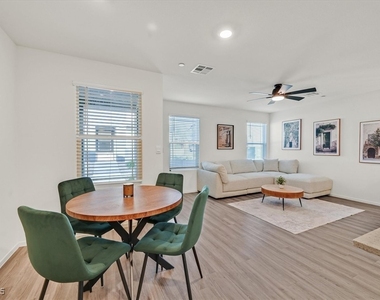1906 Arietta Vista Street - Photo Thumbnail 2