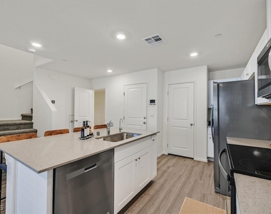 1906 Arietta Vista Street - Photo Thumbnail 7