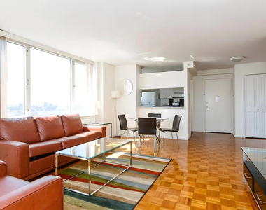 8th Avenue - Photo Thumbnail 1