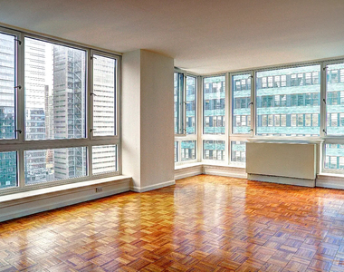 8th Avenue - Photo Thumbnail 5