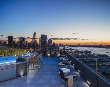 West 57th Street - Photo Thumbnail 4