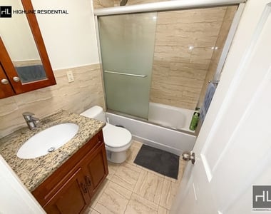 34-42 9 Street - Photo Thumbnail 5