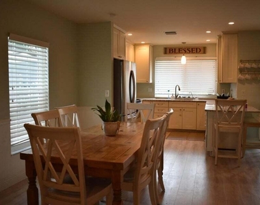 2300 Florida Boulevard - Photo Thumbnail 2