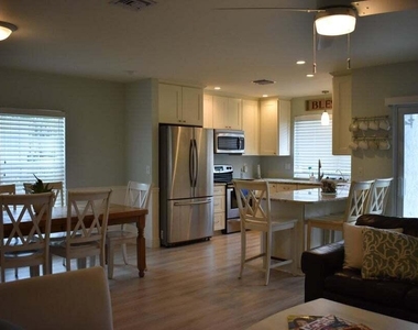 2300 Florida Boulevard - Photo Thumbnail 5