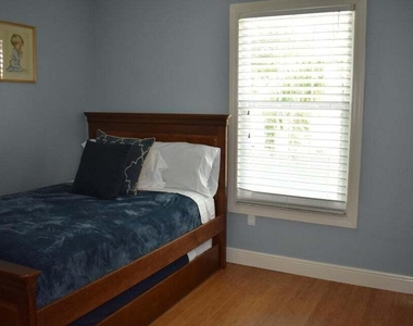 2300 Florida Boulevard - Photo Thumbnail 9