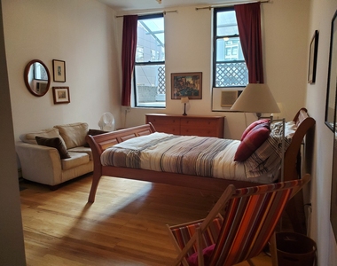 471 Broadway - Photo Thumbnail 4