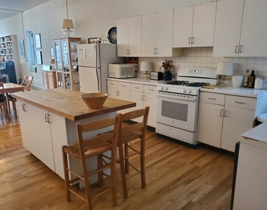 471 Broadway - Photo Thumbnail 2