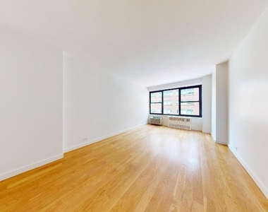 Fourth Avenue - Photo Thumbnail 5