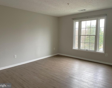 13107 Briarcliff Terrace - Photo Thumbnail 8