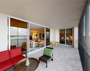 2104 W 1st Street - Photo Thumbnail 12