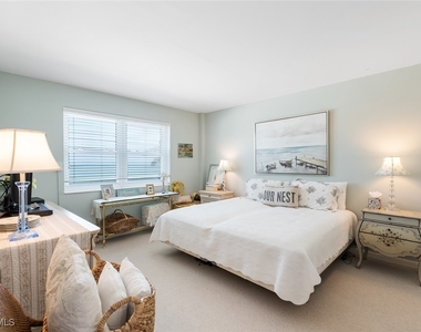 2011 Gulf Shore Boulevard N - Photo Thumbnail 11