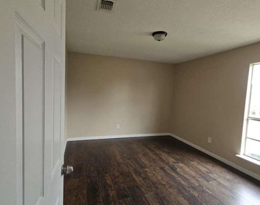 8715 Valley Ledge Drive - Photo Thumbnail 10