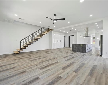 2811 Rodeo Drive - Photo Thumbnail 8