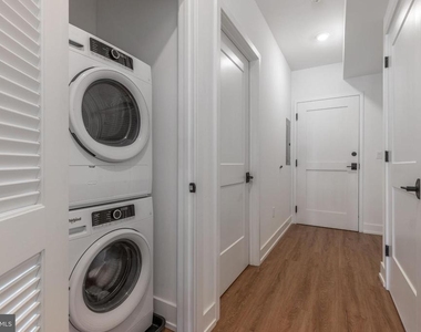 1519 Ridge Avenue - Photo Thumbnail 34