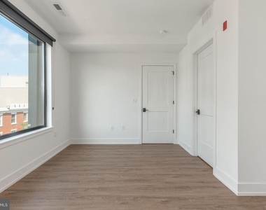 1519 Ridge Avenue - Photo Thumbnail 11