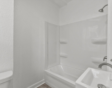 185 N Entrance Avenue - Photo Thumbnail 9