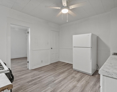 185 N Entrance Avenue - Photo Thumbnail 8