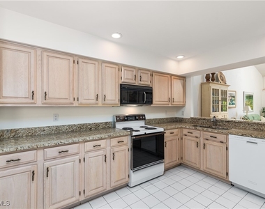 6658 Trident Way - Photo Thumbnail 11
