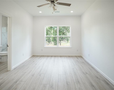 7914 Laura Koppe Road - Photo Thumbnail 9