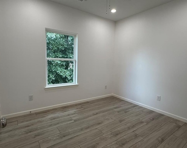 7914 Laura Koppe Road - Photo Thumbnail 4