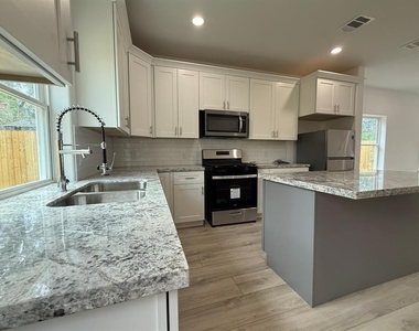 7914 Laura Koppe Road - Photo Thumbnail 3