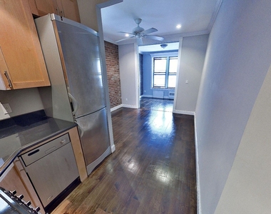East 25 Street - Photo Thumbnail 4