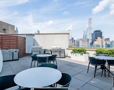 East 54 Street - Photo Thumbnail 12