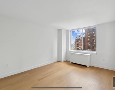 East 54 Street - Photo Thumbnail 6