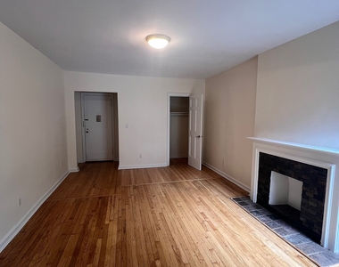 East 84 Street - Photo Thumbnail 3