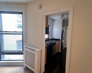 East 84 Street - Photo Thumbnail 5
