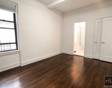 East 46 Street - Photo Thumbnail 2