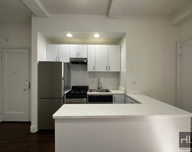 East 46 Street - Photo Thumbnail 7